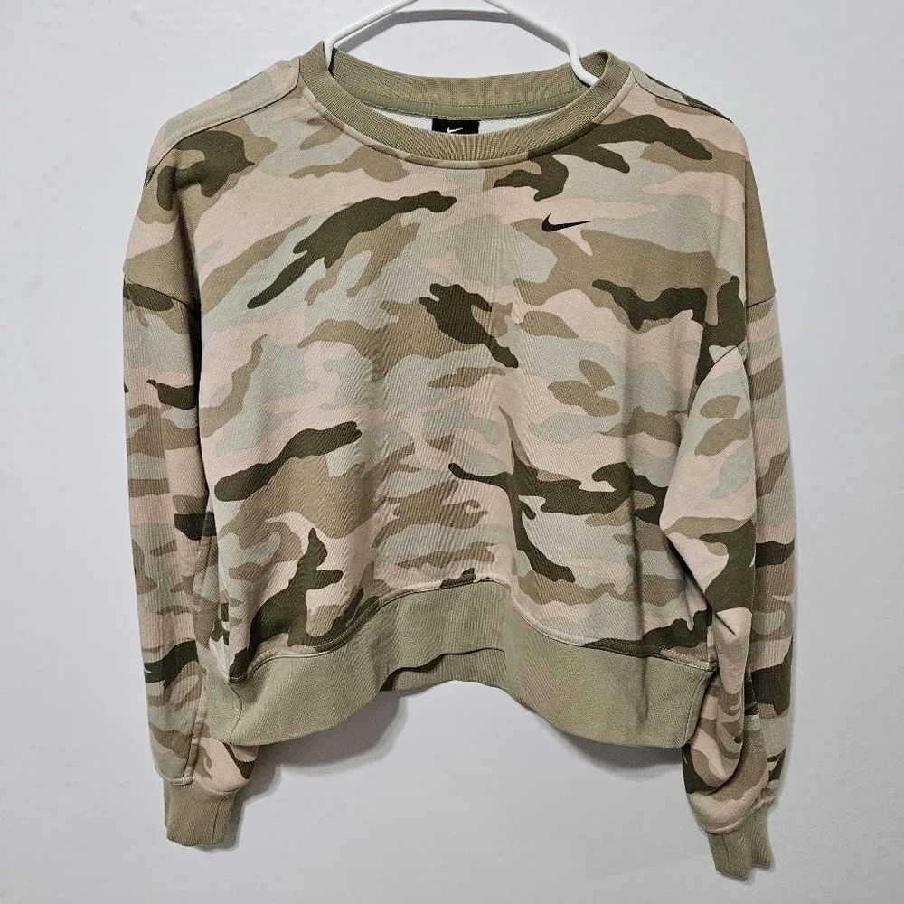 Nike Crew Neck WomensTraining Long Sleeve Camo Dri Fit Size XS Oversized
